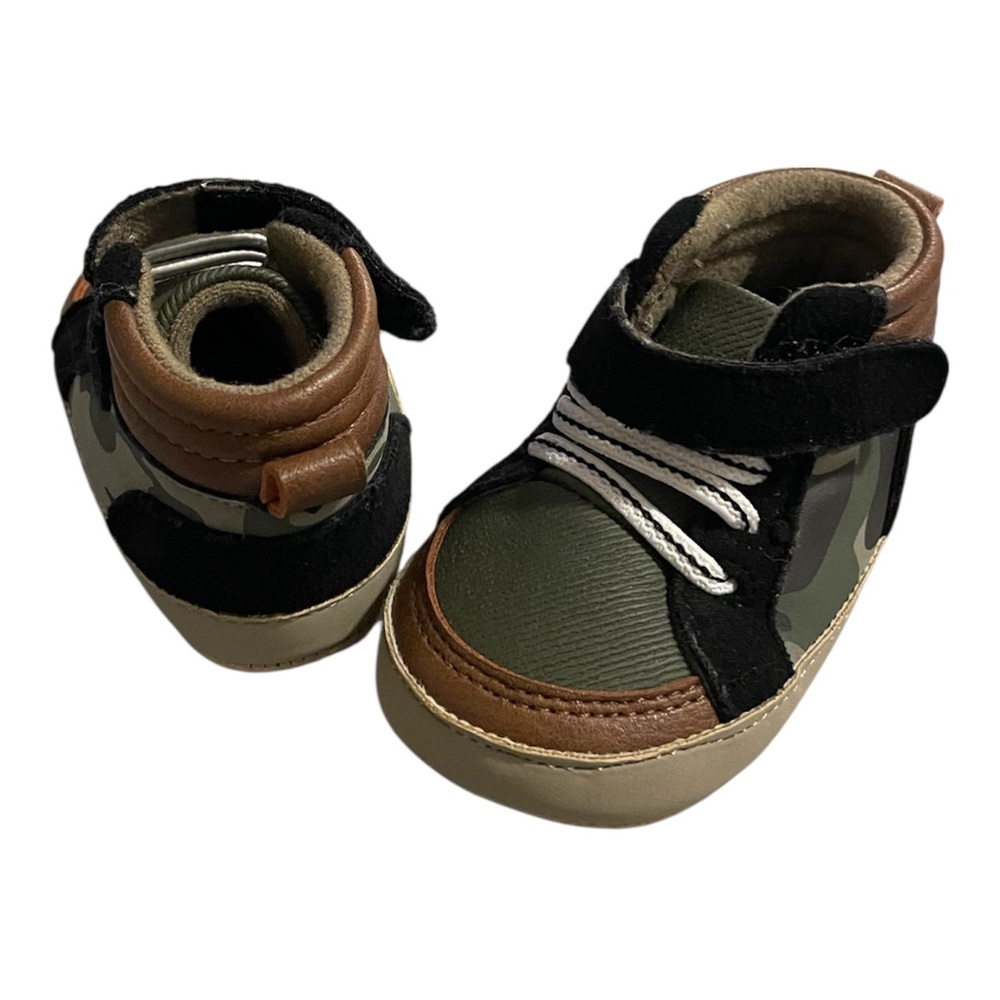2/$10 Ro + Me 0-6m Wild + Free Camouflage High-tops EUC